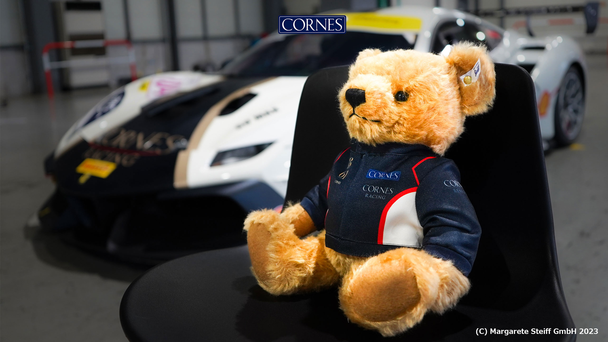 CORNES RACING×Steiff（シュタイフ）コラボ「Racing Tedy Bear」を発売