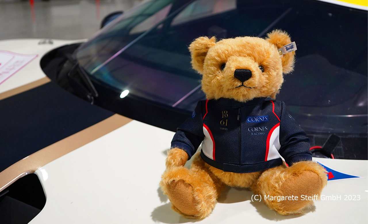 CORNES RACING×Steiff（シュタイフ）コラボ「Racing Tedy Bear」を発売