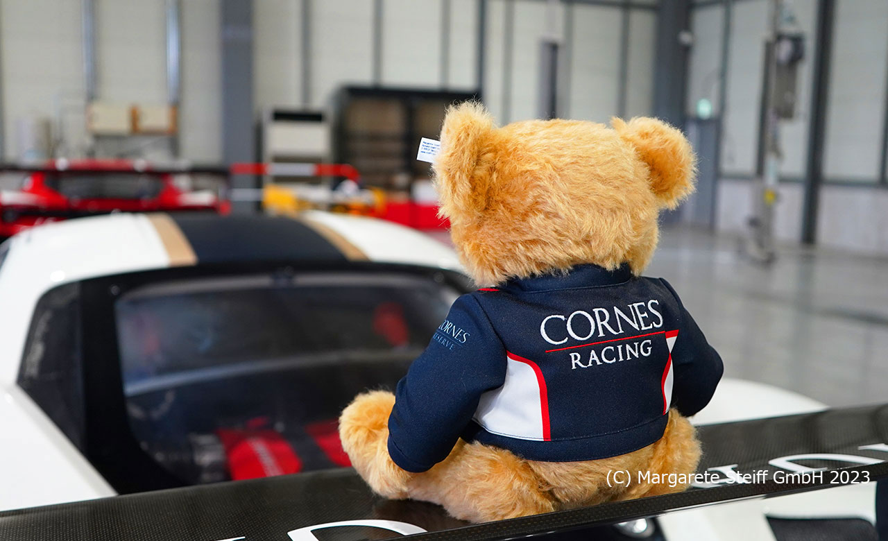 CORNES RACING×Steiff（シュタイフ）コラボ「Racing Tedy Bear 