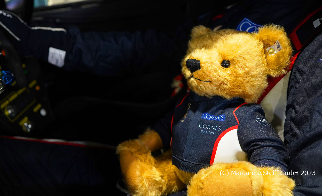 CORNES RACING×Steiff（シュタイフ）コラボ「Racing Tedy Bear